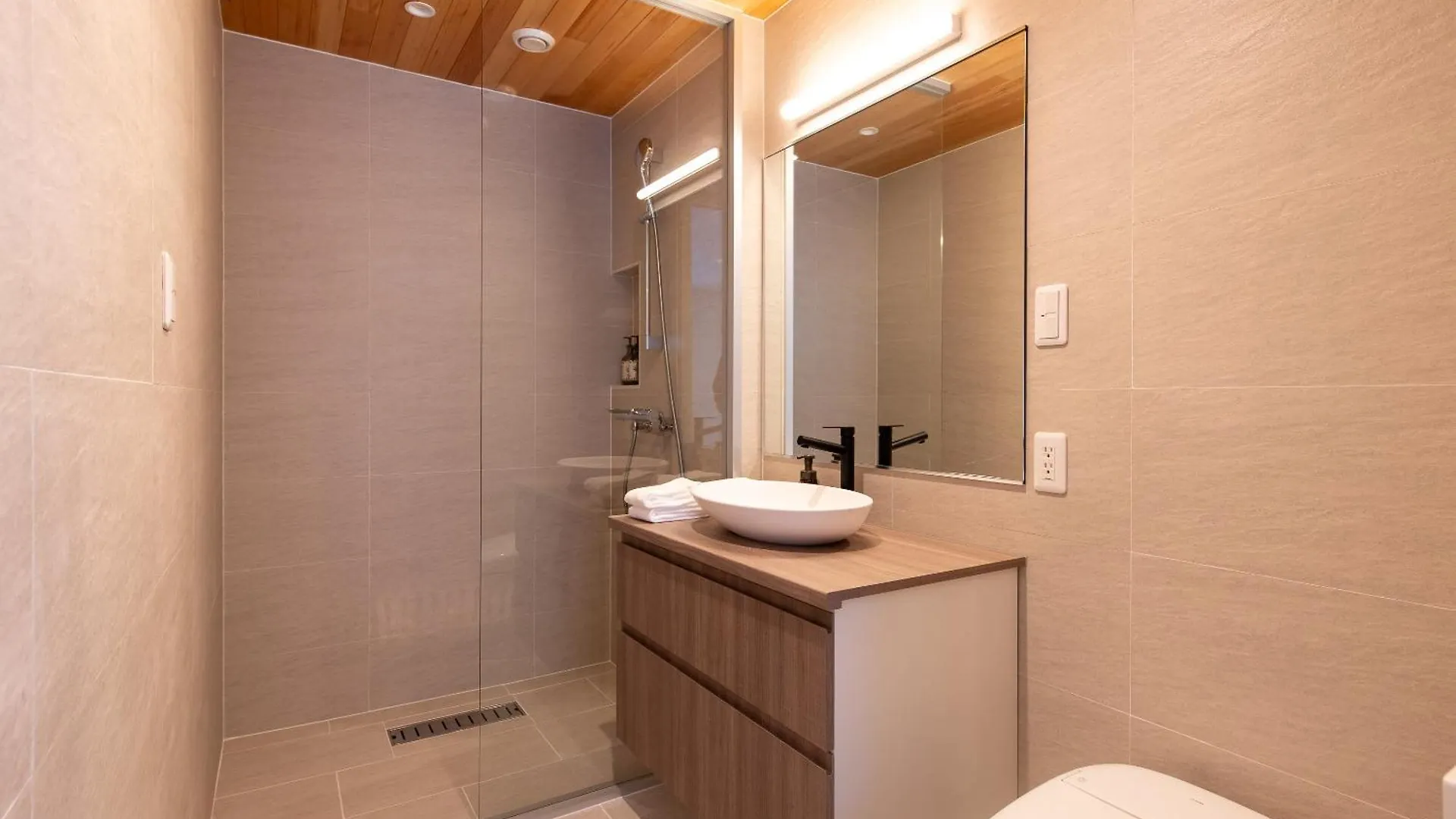 Moraine Onsen Chalet Niseko