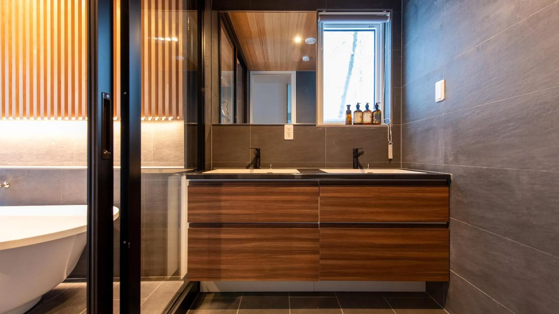 Moraine Onsen Chalet Niseko